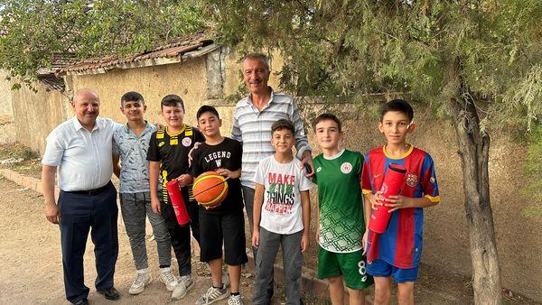 Başkan Cönger’den Öğrencilere Anlamlı Hediye - Kırıkkale Haber, Son Dakika Kırıkkale Haberleri