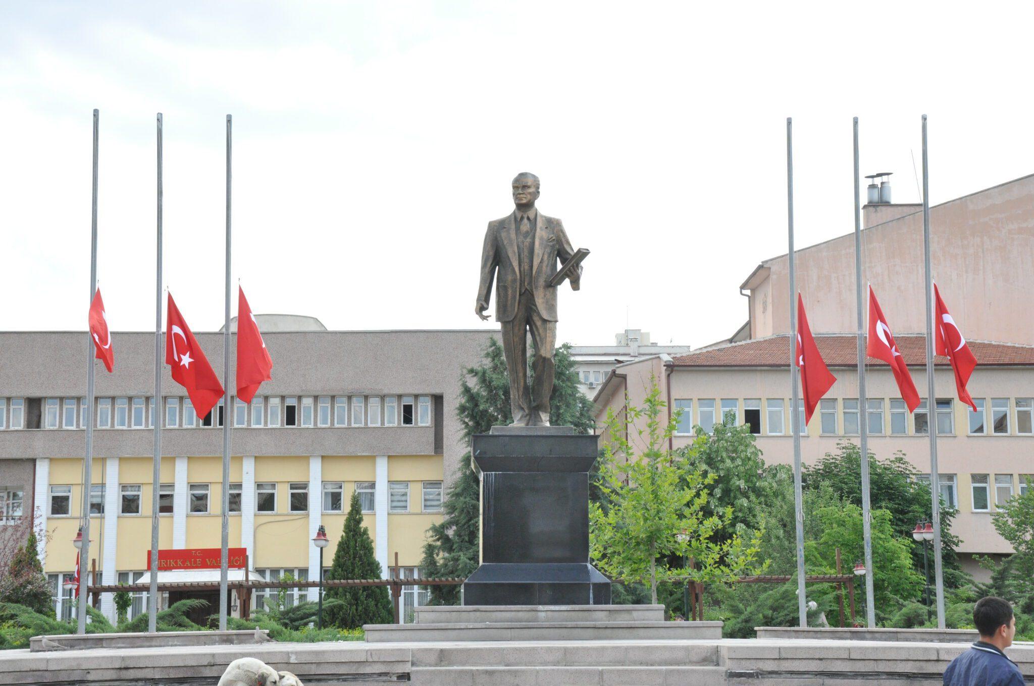 Bayraklar yarıya indi - Kırıkkale Haber, Son Dakika Kırıkkale Haberleri