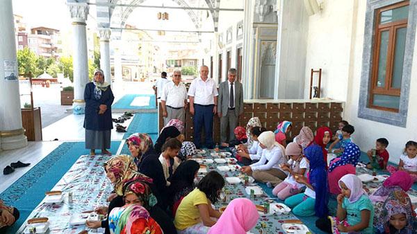 İpekci, Kur’an Kursu öğrencilerine kahvaltı verdi - Kırıkkale Haber, Son Dakika Kırıkkale Haberleri