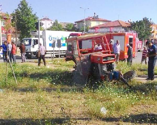 Otobüs ile traktör çarpıştı 1 ölü 2 yaralı - Kırıkkale Haber, Son Dakika Kırıkkale Haberleri