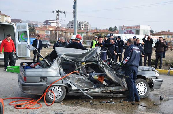 Otomobille kamyon çarpıştı 1 kişi öldü - Kırıkkale Haber, Son Dakika Kırıkkale Haberleri