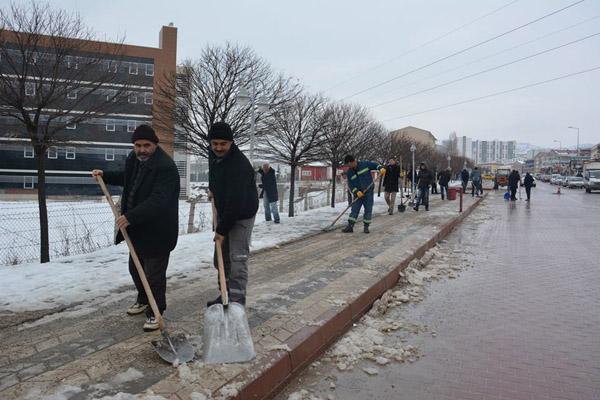 25 kişilik kar temizleme timi - Kırıkkale Haber, Son Dakika Kırıkkale Haberleri