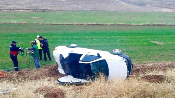 Otomobil tarlaya uçtu 4 yaralı - Kırıkkale Haber, Son Dakika Kırıkkale Haberleri