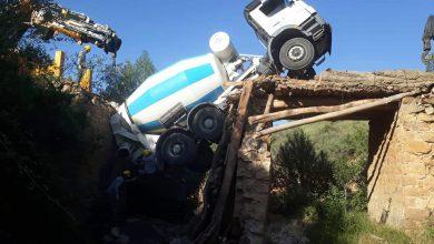 Beton mikseri köprüde asılı kaldı - Kırıkkale Haber, Son Dakika Kırıkkale Haberleri