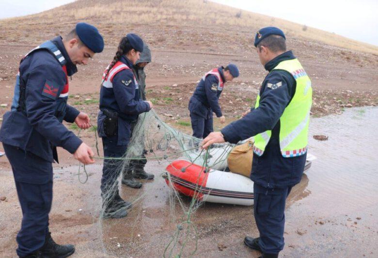 Baraj gölünde ağ ile balık tutanlara ceza - Kırıkkale Haber, Son Dakika Kırıkkale Haberleri