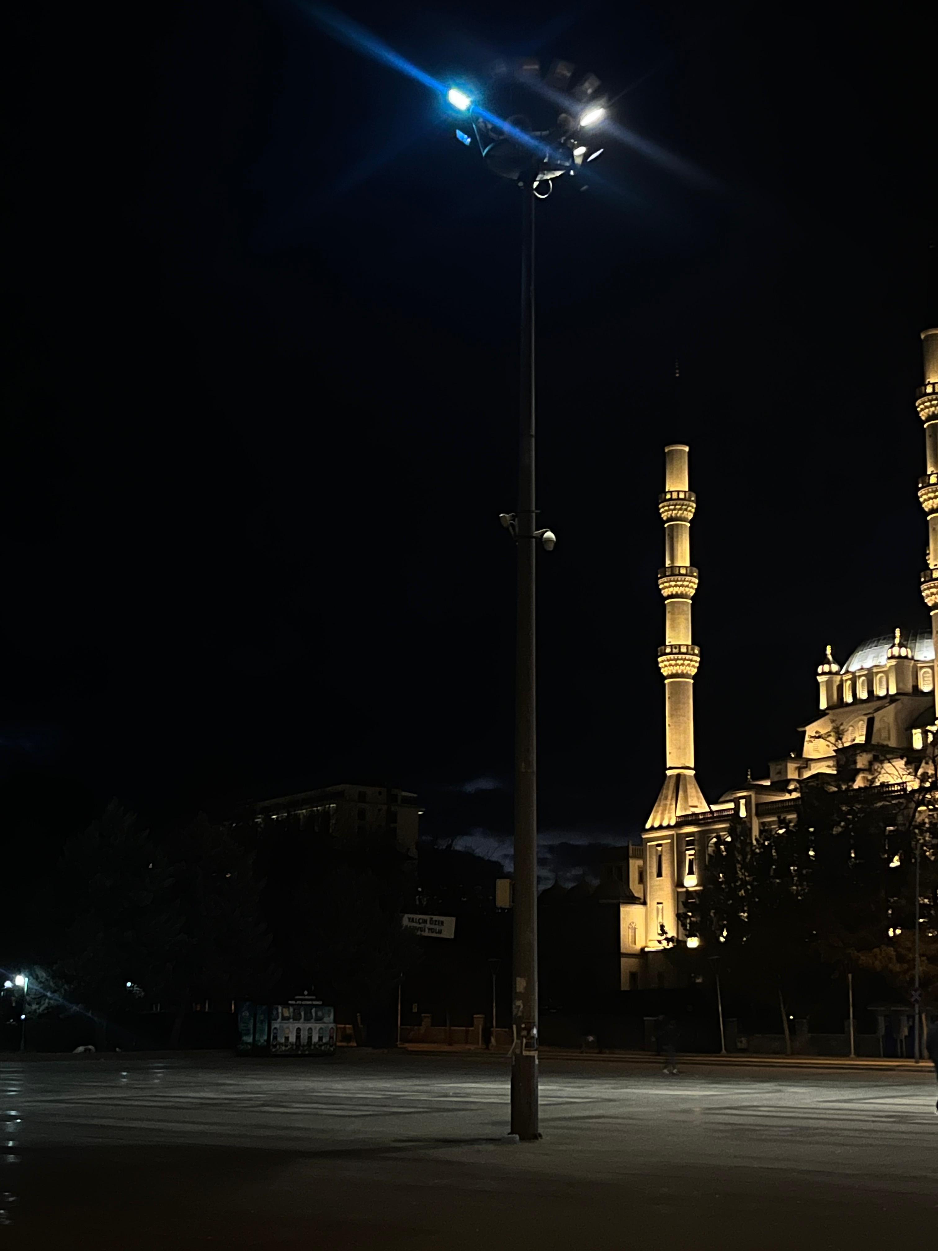 Lambaları Kırıklı Kel Kenan Mı Tamir Edecek ? - Kırıkkale Haber, Son Dakika Kırıkkale Haberleri