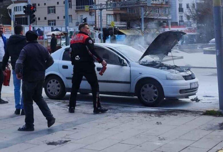 Seyir Halindeki Araç Yandı, Esnaflar Söndürdü! - Kırıkkale Haber, Son Dakika Kırıkkale Haberleri