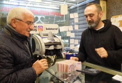 Emekli Öğretmen Fazladan Verilen 100 Bin Lirayı Teslim Etti - Kırıkkale Haber, Son Dakika Kırıkkale Haberleri